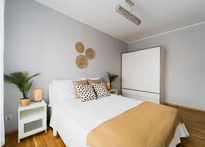 Big Apartment Old Town - 3 Rooms- 7 People-Lift- Near Town Hall